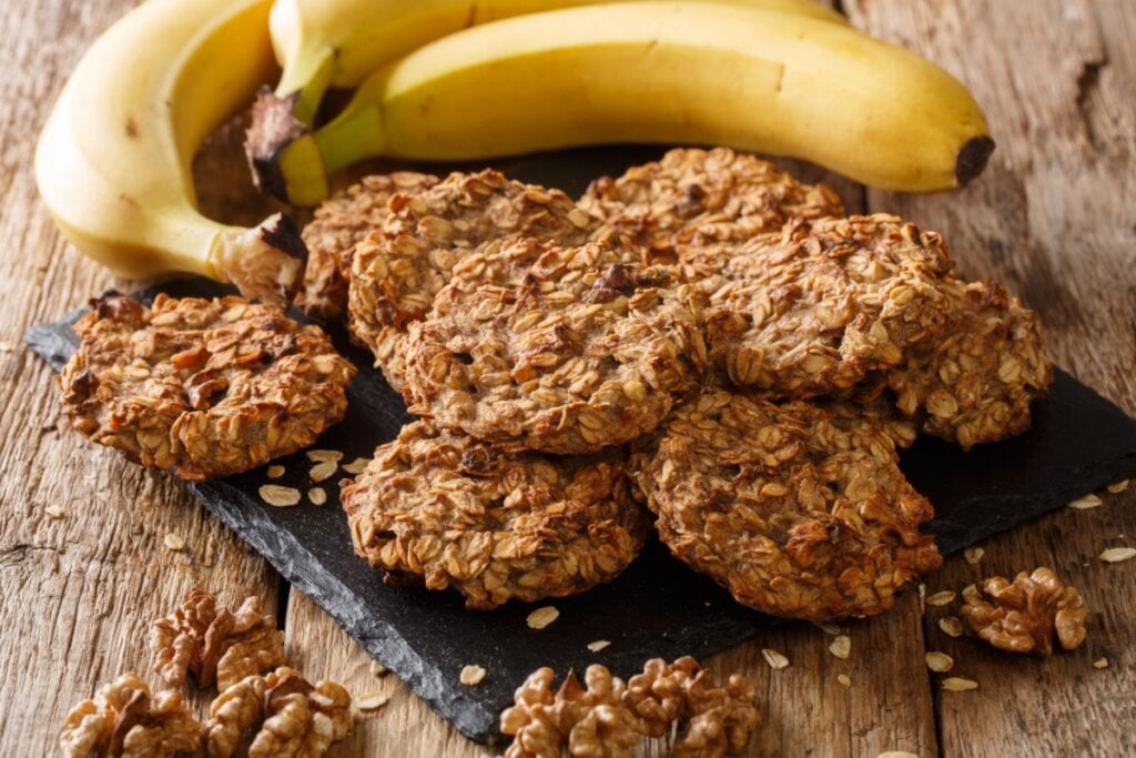 Biscoito de banana com aveia (Imagem: AS Foodstudio | Shutterstock)