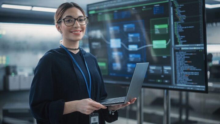 A evolução da inteligência artificial nas empresas demanda profissionais capacitados para explorar o potencial dos dados (Imagem: Gorodenkoff | Shutterstock)