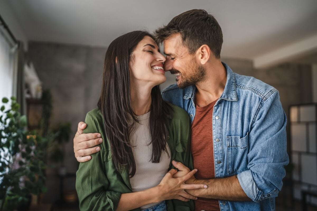 O desejo sexual oscila ao longo da vida, mas com algumas práticas é possível mantê-lo em alta (Imagem: Miljan Zivkovic | Shutterstock)