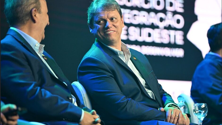 Jorginho Mello com Tarcísio Freitas no encerramento do Cosud