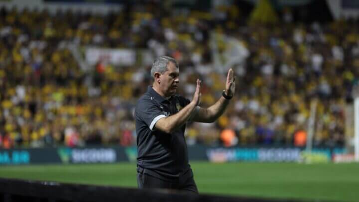 Cláudio Tencati, técnico do Criciúma