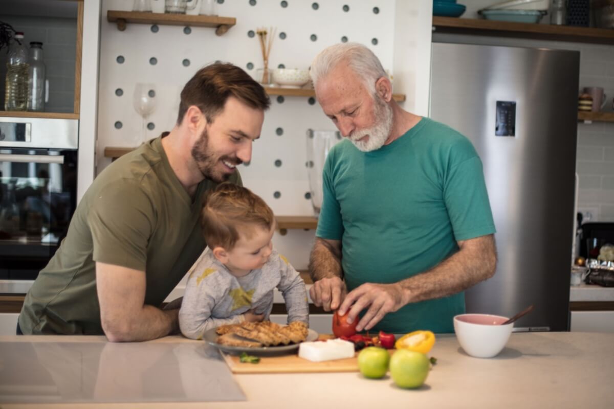 O cuidado com a alimentação ajuda na prevenção de doenças comuns em homens (Imagem: Mladen Zivkovic | Shutterstock)