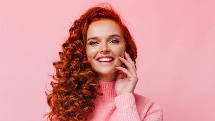 O cabelo ruivo estará em alta em 2025 (Imagem: Look Studio | Shutterstock)