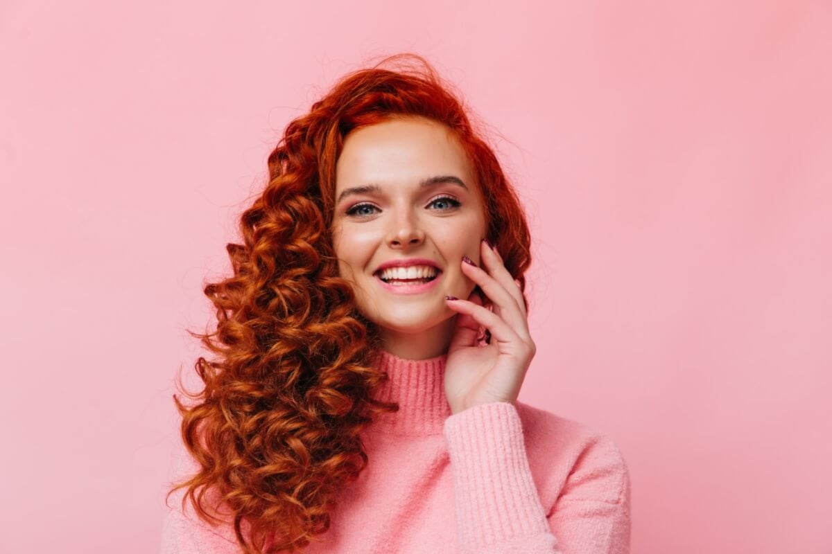 O cabelo ruivo estará em alta em 2025 (Imagem: Look Studio | Shutterstock)