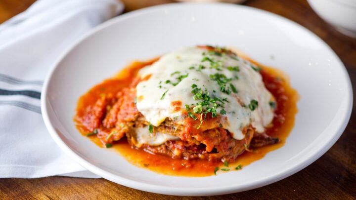 Berinjela à parmegiana (Imagem: RFondren Photography | Shutterstock)