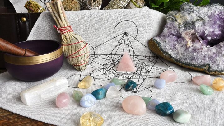 As pedras têm propriedades energéticas e podem funcionar como amuletos para os signos (Imagem: Pam Walker | Shutterstock)