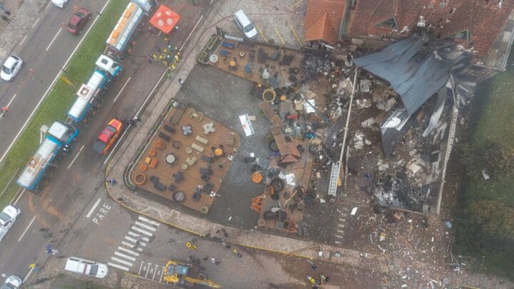 Fotos mostram destruição em Gramado após queda de avião