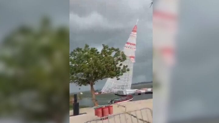 Árvore de natal caiu RJ