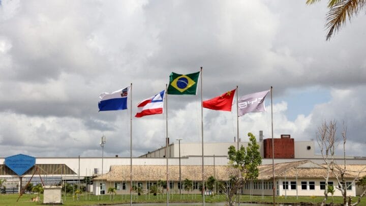 BYD suspende contrato com empresa que explorava trabalhadores chineses na Bahia (9)