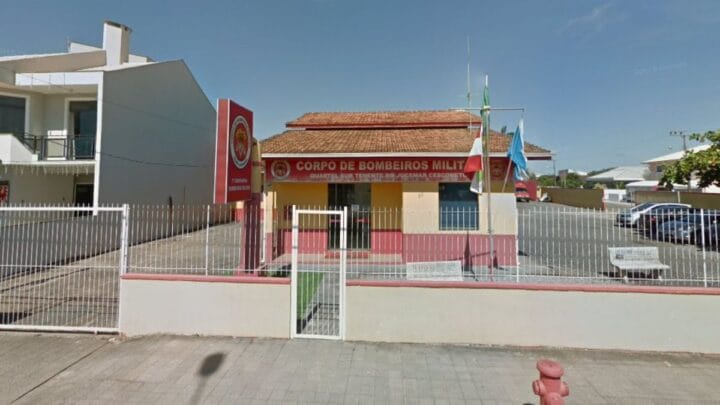 Mãe entrou no quartel para salvar a criança (Foto: Google Maps, Reprodução)