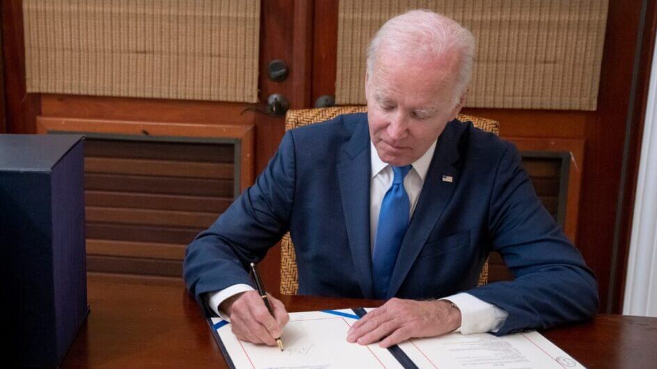 Advogado pede arquivamento de casos após Biden assinar perdão presidencial ao filho