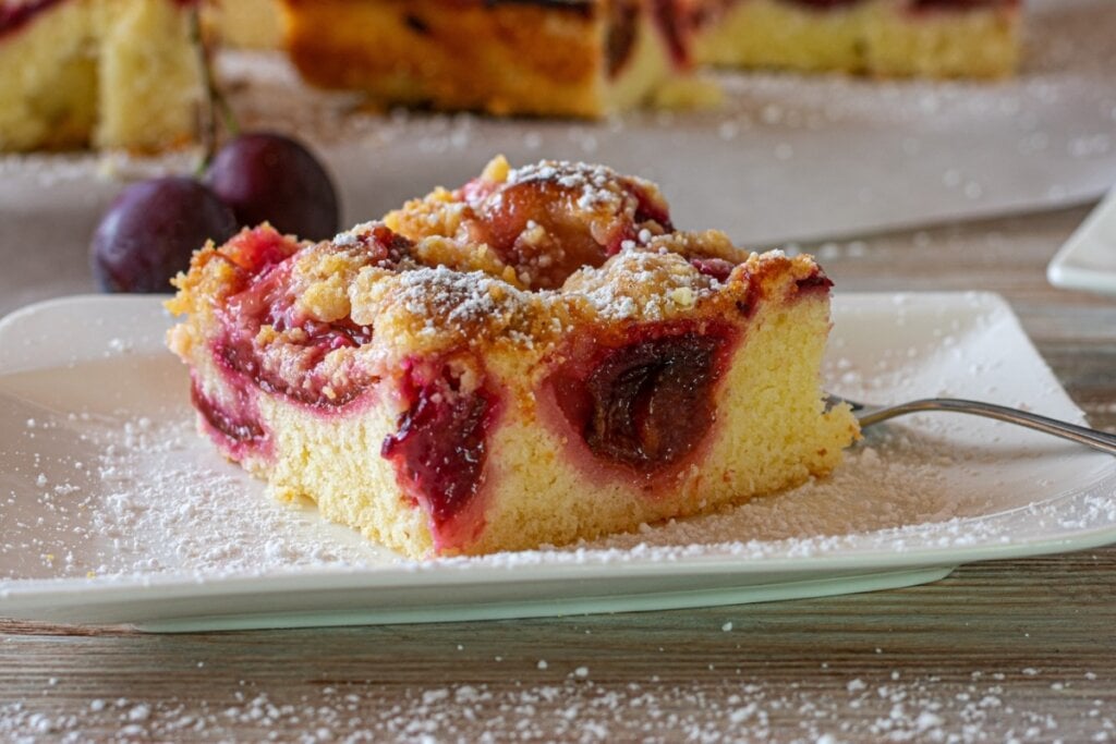 Bolo de ameixa (Imagem: Angelika Heine | Shutterstock)