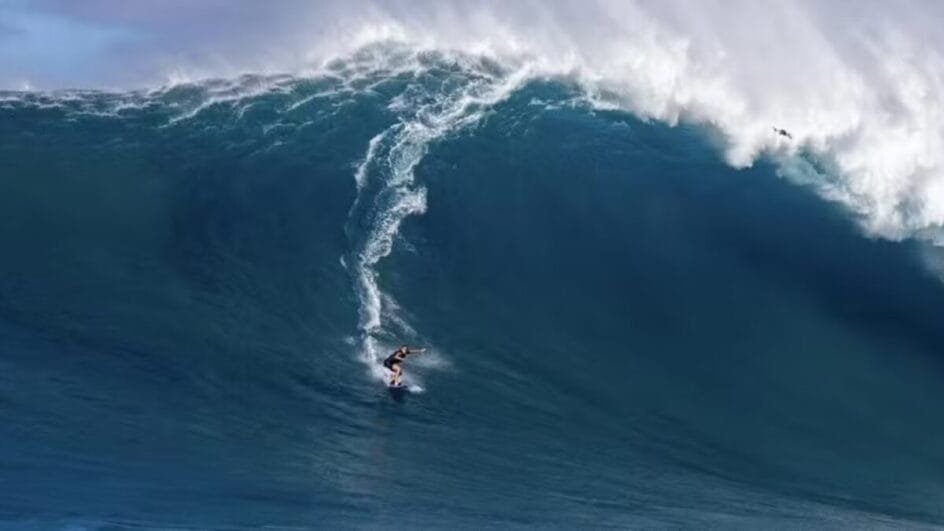 Michelle des Bouillons pega onda em Jaws que pode ser a maior surfada por uma mulher (Foto: Reprodução, Instagram)