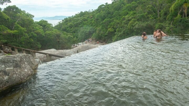 Cachoeiras para fugir das praias e aproveitar o verão na Grande Florianópolis