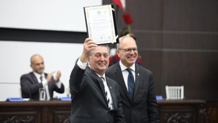 Topázio Neto é diplomado como prefeito de Florianópolis