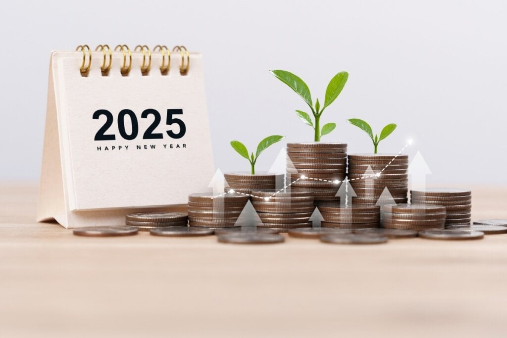 Simpatia pode ajudar a atrair dinheiro para 2025 (Imagem: Deemerwha studio | Shutterstock)