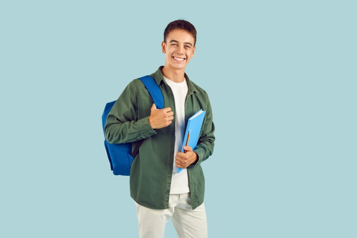 Aprender inglês ajuda na vida acadêmica e aumenta as oportunidades de trabalho (Imagem: Studio Romantic | Shutterstock)