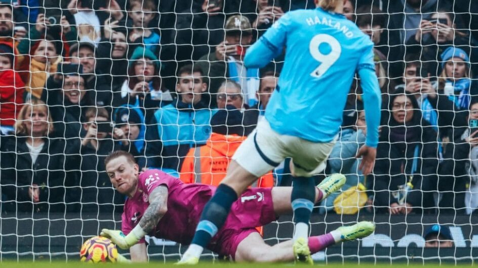 Haaland perde penalti e Manchester City empata.