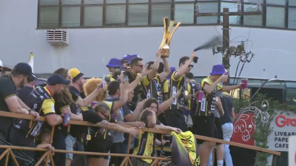 Trio elétrico comemorou o penta (Foto: Hilton Maurente, NSC TV Joinville)