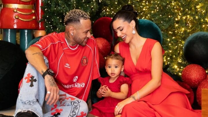 Neymar, Bruna Biancardi e a primeira filha do casal, Mavie - (Foto: Reprodução / Instagram)