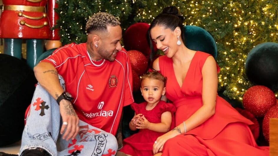 Neymar, Bruna Biancardi e a primeira filha do casal, Mavie - (Foto: Reprodução / Instagram)