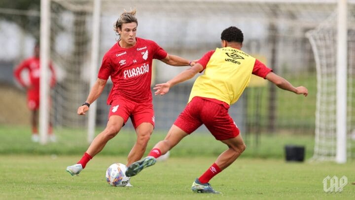 Mercado da Bola: Fluminense negocia com atacante Canobbio, do Athlético-PR (Foto: Duda Matoso, Divulgação, Athletico Paranaense)