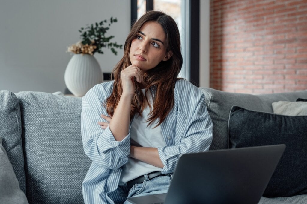 O autoconhecimento é um aliado contra a ansiedade e o estresse (Imagem: Perfect Wave | Shutterstock)