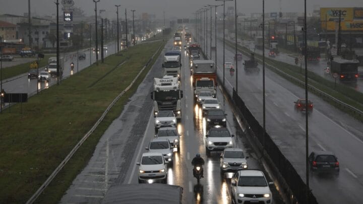 Imagens mostram a realidade da BR-101 em SC (Foto: Patrick Rodrigues, NSC Total)