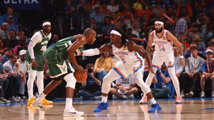Oklahoma City Thunder e Milwaukee Bucks se encontram na T-Mobile Arena, em Las Vegas (Foto: Zach Beeker - NBAE, Getty Images)