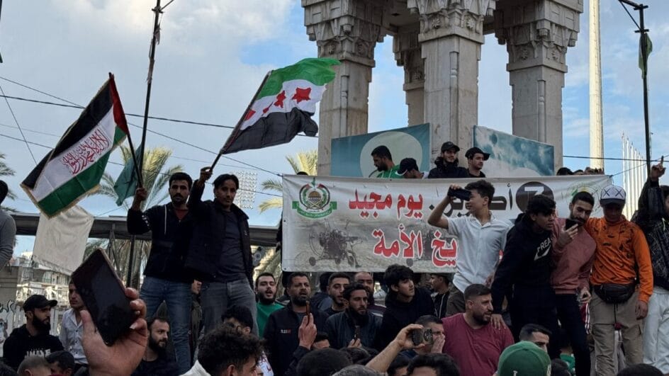Rebeldes anunciam queda do ditador da Síria
