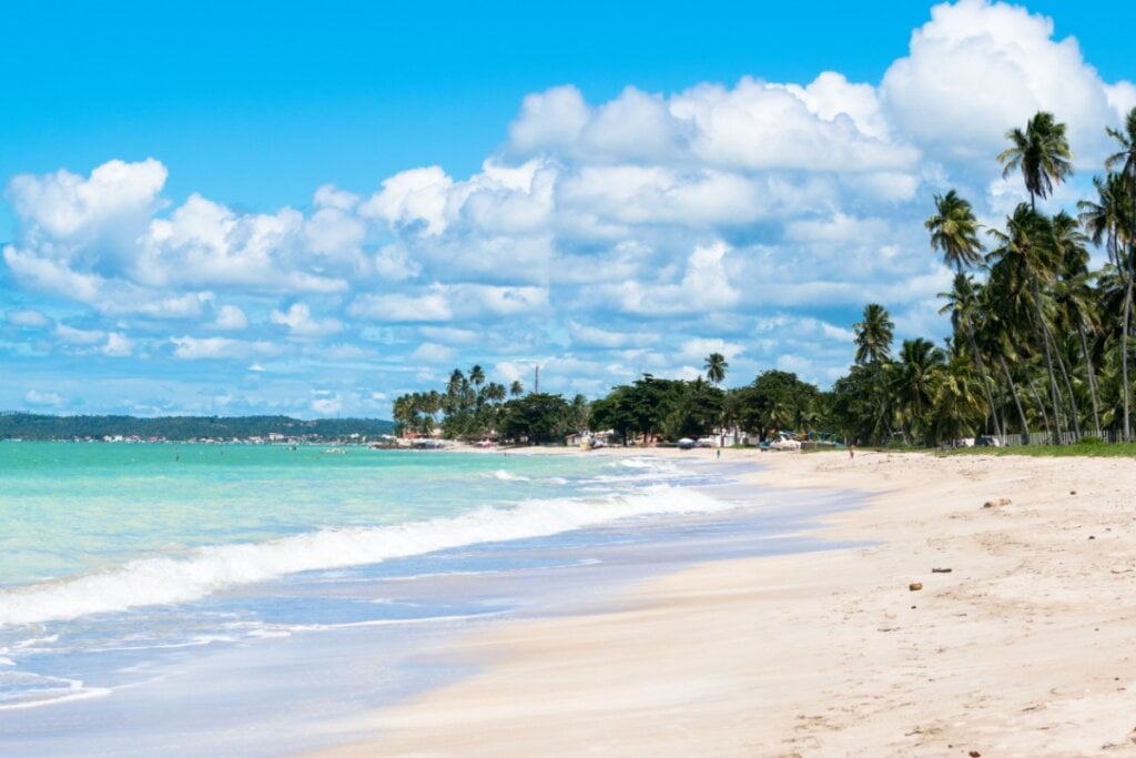 A Praia de Antunes tem águas claras e tranquilas (Imagem: Felipe Carvalho Brito | Shutterstock)