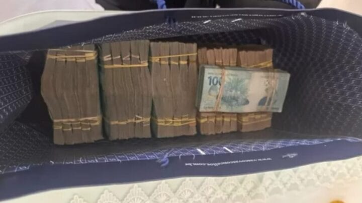 Vereador jogou dinheiro janela