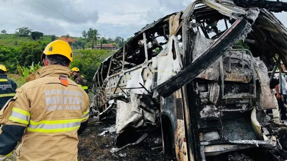 acidente teofilo otoni br-116 tragedia foto corpo de bombeiros 2