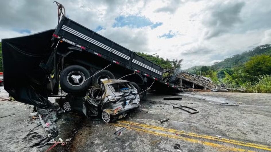 acidente teofilo otoni br-116 tragedia foto corpo de bombeiros 3