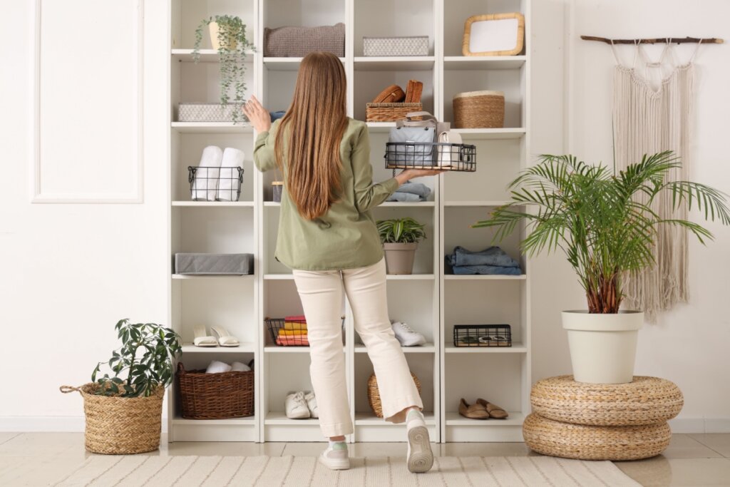 Se a casa estiver desorganizada, é possível que você também se veja como alguém desorganizado (Imagem: Pixel-Shot | Shutterstock)