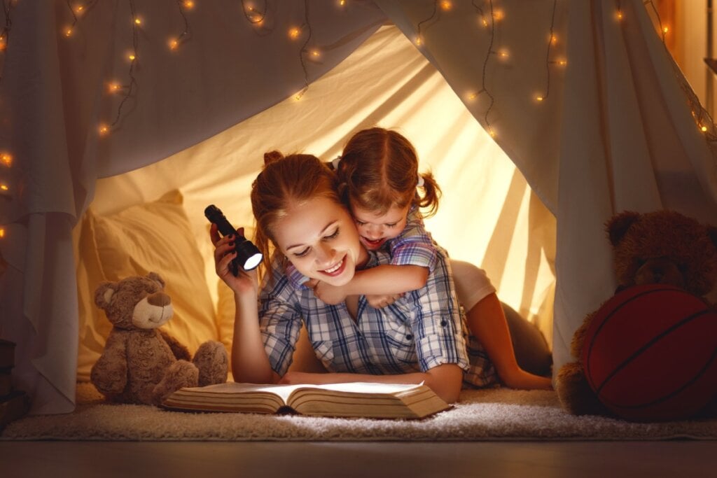 A leitura estimula a criatividade e a comunicação (Imagem: Evgeny Atamanenko | Shutterstock)