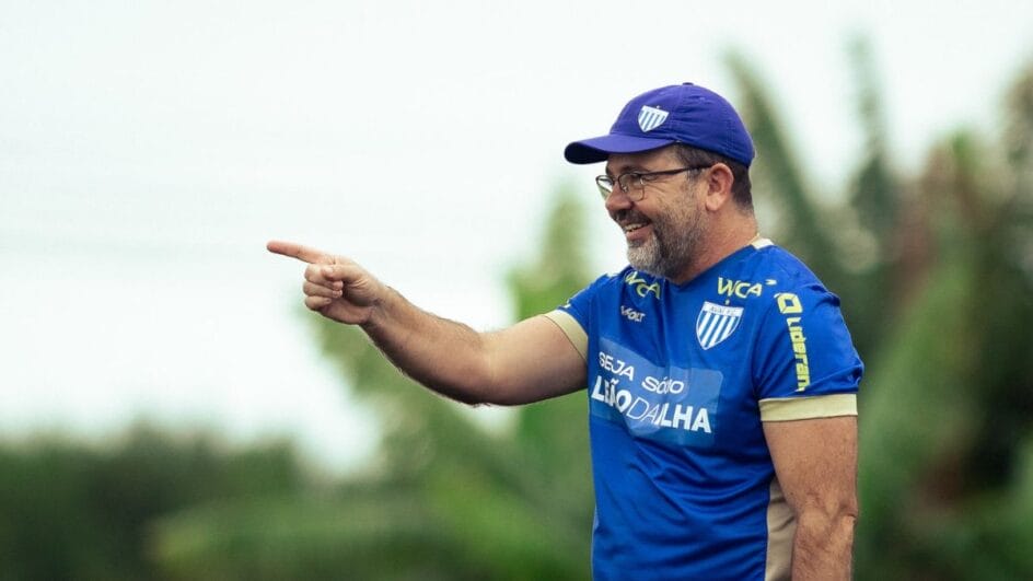 Enderson Moreira, técnico do Avaí, não tem admitido o favoritismo da equipe no Catarinense 2025 (Foto: divulgação, AFC)