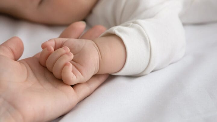 Polícia investiga morte de bebê em creche de SC: "Ela era a nossa alegria"