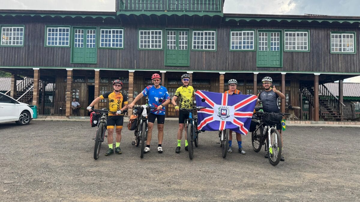 Grupo de amigos percorre 800 km de Oeste a ao litoral de SC sobre duas rodas