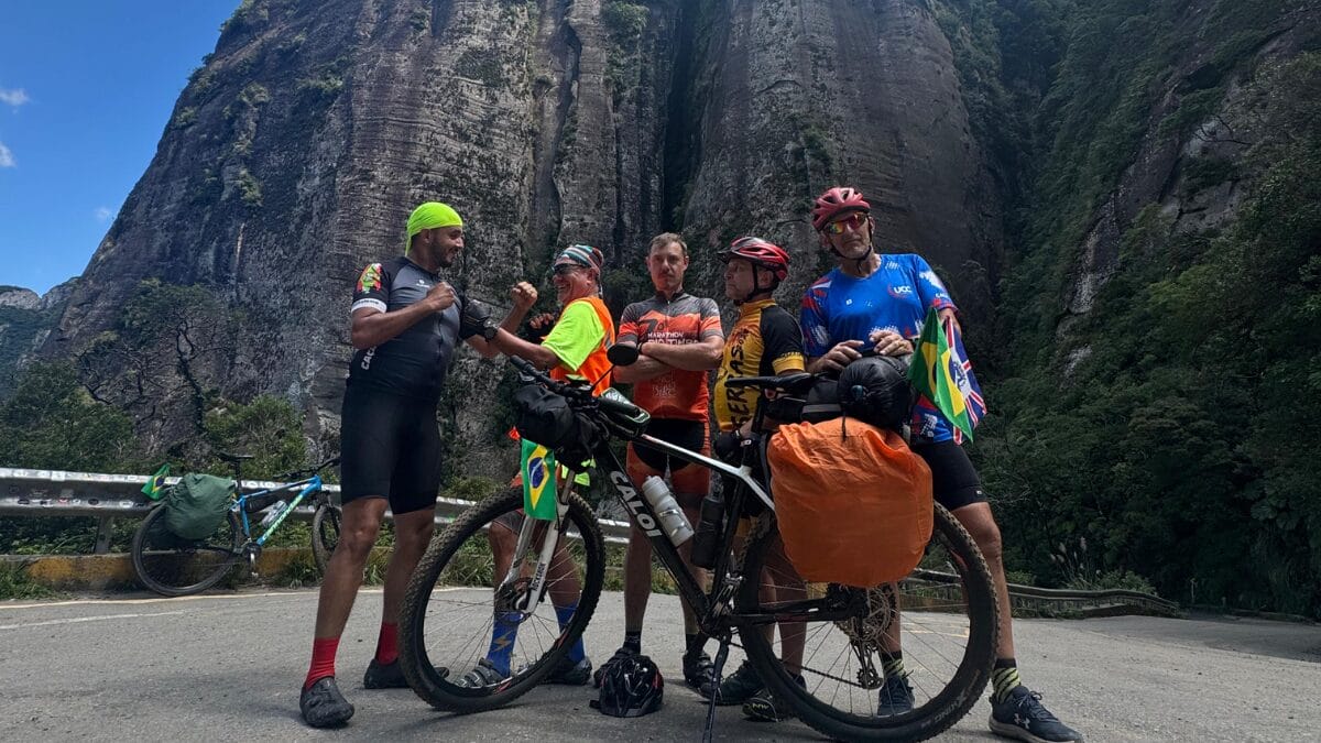 Grupo de amigos percorre 800 km de Oeste a ao litoral de SC sobre duas rodas