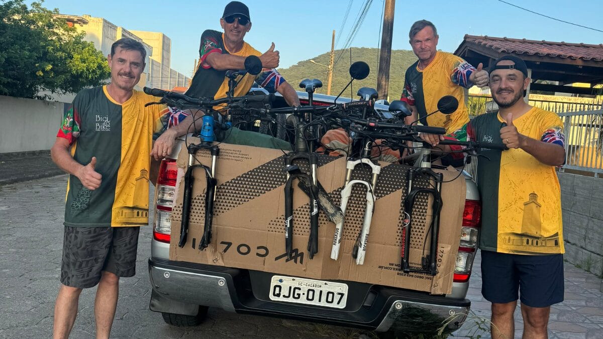 Grupo de amigos percorre 800 km de Oeste a ao litoral de SC sobre duas rodas
