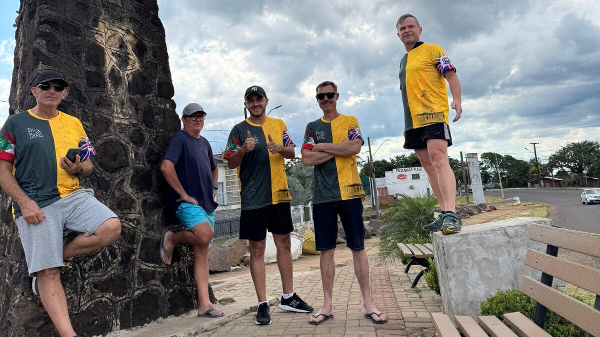 Grupo de amigos percorre 800 km de Oeste a ao litoral de SC sobre duas rodas