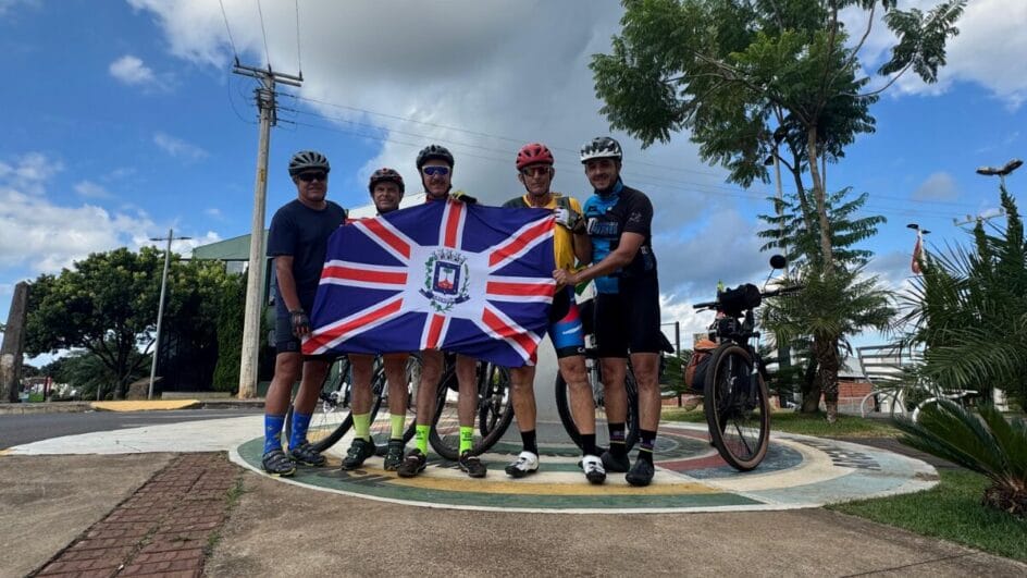 Grupo de amigos percorre 800 km de Oeste a ao litoral de SC sobre duas rodas