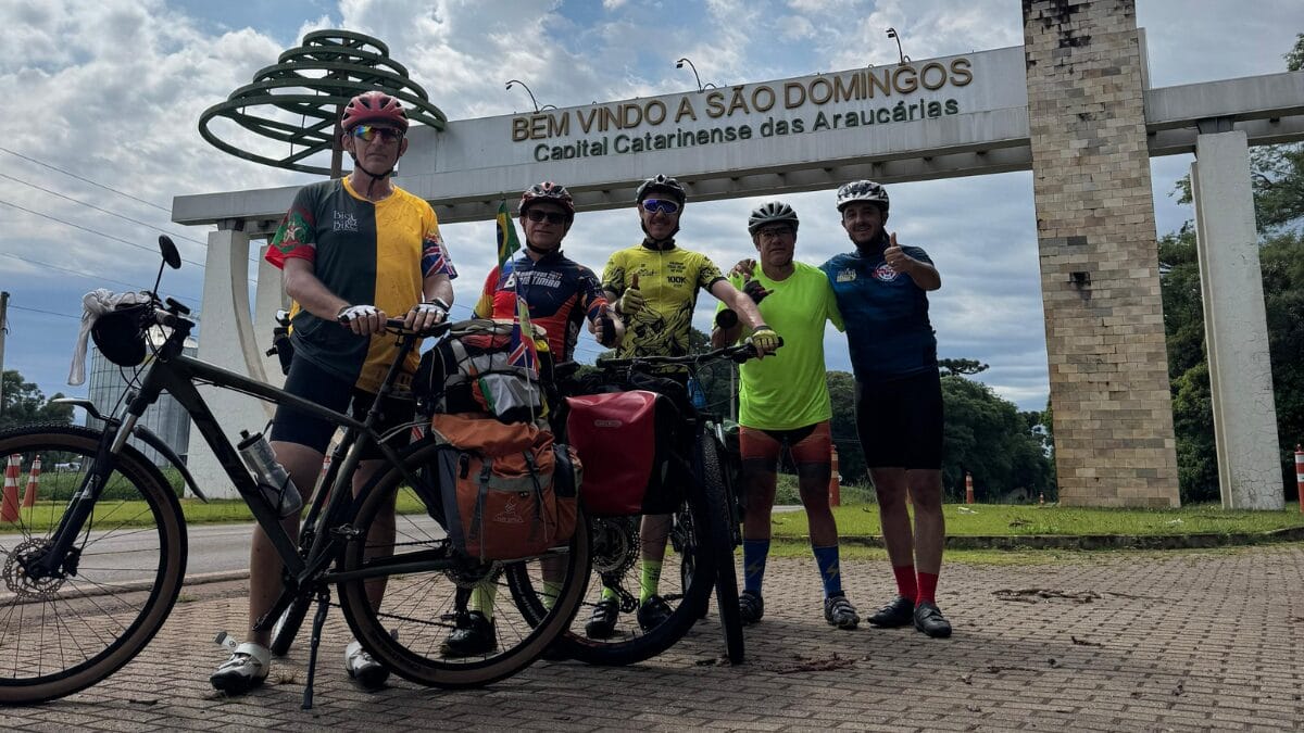 Grupo de amigos percorre 800 km de Oeste a ao litoral de SC sobre duas rodas