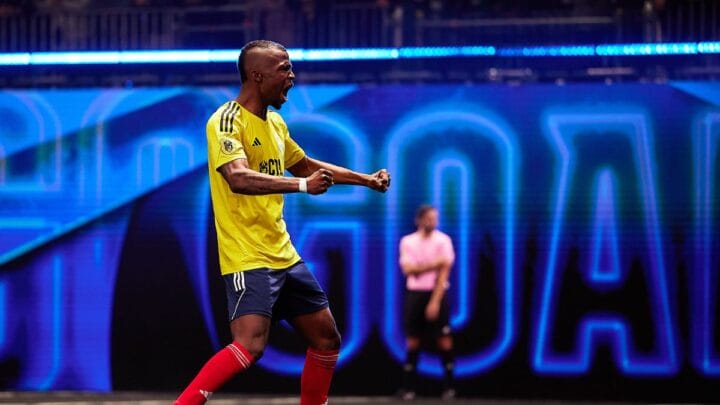 Imagem mostra jogador da Colômbia com camisa amarela