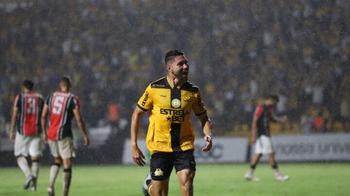 Criciúma segue na liderança do Catarinense 2025 mesmo com um jogo a menos na competição (Foto: Celso da Luz, CEC)