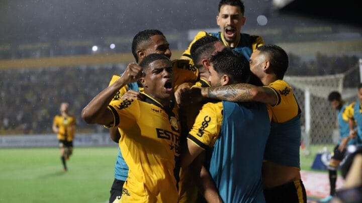 Criciúma fez a terceira vitória em quatro jogos no Catarinense 2025 e mesmo com uma partida a menos é líder da competição (Foto: Celso da Luz, CEC)