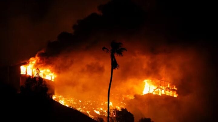 Fogos são comuns no Sul da Califórnia durante o inverno e estão sujeitos aos ventos de Santa Ana, responsáveis por intensificar o clima seco da região
