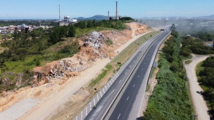 Trânsito da BR-101 será paralisado no trecho Sul de SC para detonação de rochas