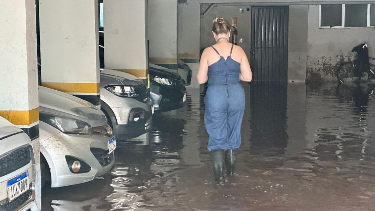 Cerca de 60% de Chapecó fica sem água após rompimento de adutoras 